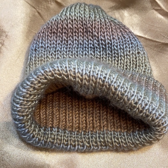New handmade knitted beanie. - Picture 2 of 5